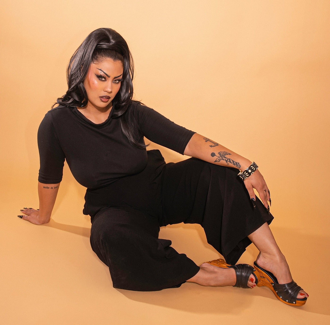 Souvenir Wedge in Black Leather