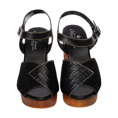 The Momento Mori in Black Snake on Natural