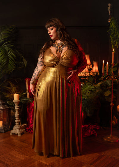 daisy jones gold dress Get ready with Daisy Edgar-Jones for Cannes. Meet Nikki Wolff  the  creative force behind some of the most iconic modern red carpet beauty  looks. Known for her effortless glam and refined
