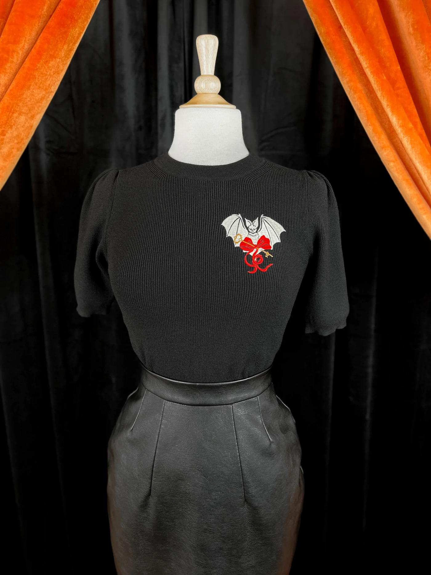 Key Master Bat Short Sleeve Sweater.
